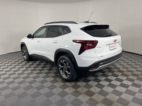 New 2026 Chevrolet Trax LT w/ Driver Confidence Package FWD image 3