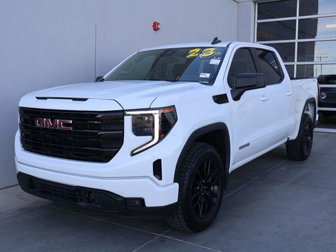 Used 2023 GMC Sierra 1500 Elevation image 1