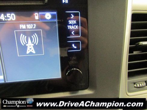 Used 2015 Toyota Sienna L image 31