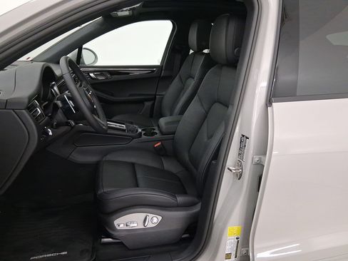 New 2026 Porsche Macan image 14