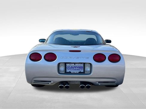 Used 2000 Chevrolet Corvette Coupe w/ Roof Pkg RWD image 3