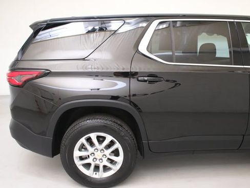 Used 2023 Chevrolet Traverse LS FWD image 10