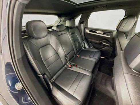 Certified 2026 Porsche Cayenne AWD/4WD image 28