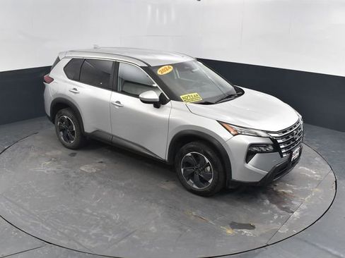 Used 2024 Nissan Rogue SV image 36