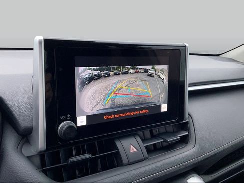 Used 2024 Toyota RAV4 XLE FWD image 28