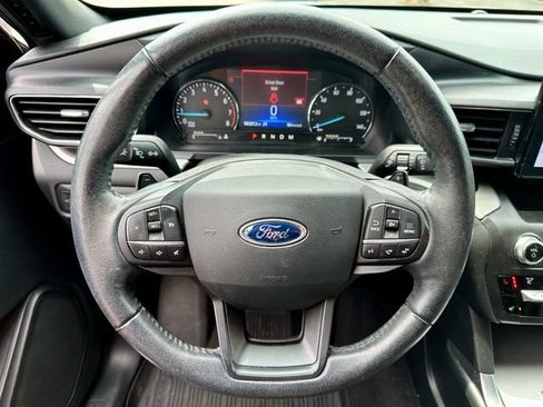 Used 2020 Ford Explorer XLT w/ Equipment Group 202A AWD/4WD image 35