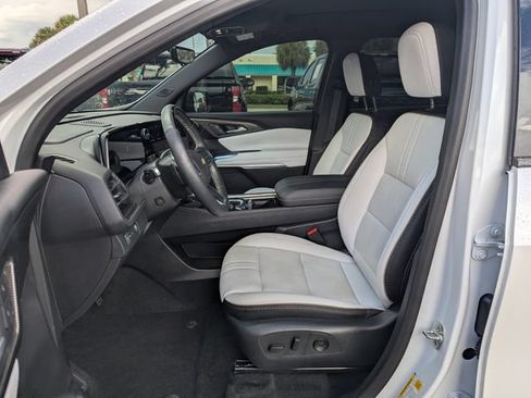 Used 2025 Chevrolet Traverse High Country FWD image 12