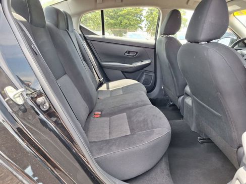 Used 2025 Nissan Sentra SV FWD image 33