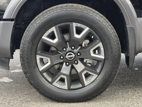 Used 2024 Nissan Titan Platinum Reserve w/ Moonroof Package image 10