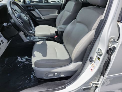 Used 2014 Subaru Forester 2.5i Touring AWD/4WD image 23