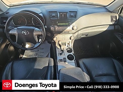 Used 2010 Toyota Highlander SE image 15