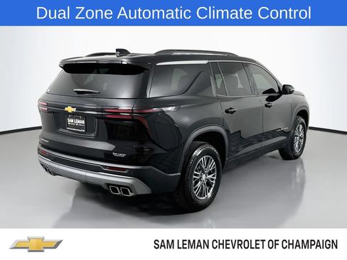 Used 2025 Chevrolet Traverse LT FWD image 7