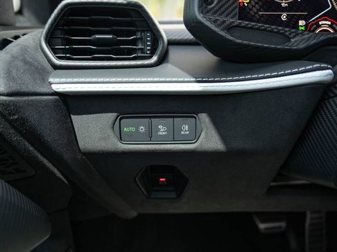 Used 2025 Lamborghini Revuelto image 15