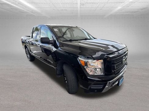 Used 2021 Nissan Titan SV w/ SV Convenience Package AWD/4WD image 4