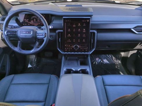 Used 2024 GMC Acadia AT4 w/ Luxury Package image 15