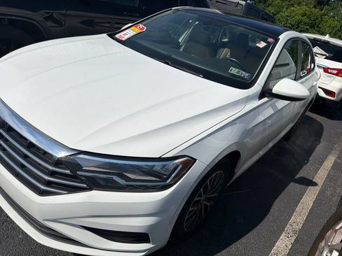 Used 2019 Volkswagen Jetta SE w/ Cold Weather Package FWD image 3