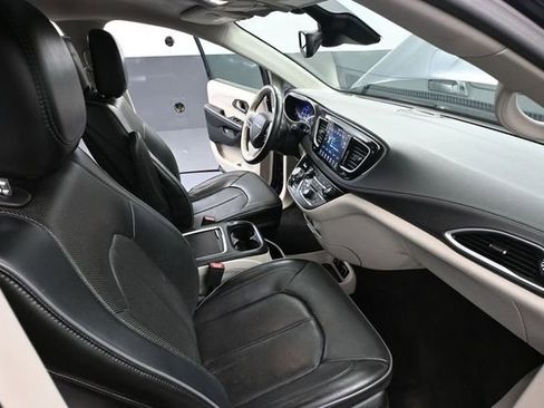 Used 2018 Chrysler Pacifica Limited w/ Advanced Safetytec Group FWD image 49