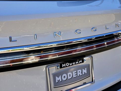 Used 2022 Lincoln Nautilus Reserve w/ Luxury Package image 13