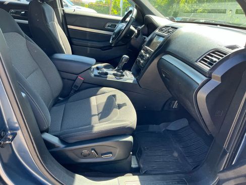 Used 2018 Ford Explorer XLT w/ Equipment Group 201A AWD/4WD image 33