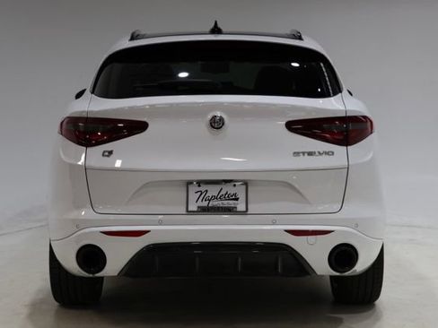 Used 2023 Alfa Romeo Stelvio Veloce AWD/4WD image 5