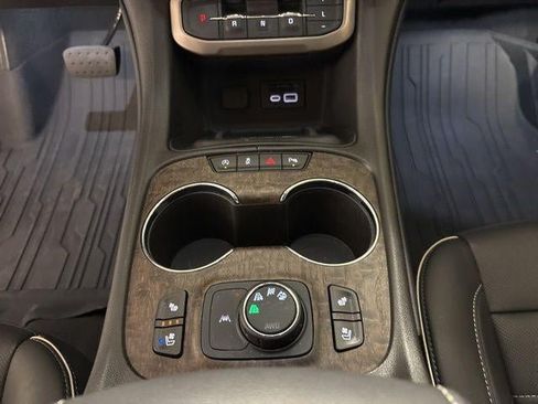 Used 2023 GMC Acadia Denali w/ Denali Ultimate Package AWD/4WD image 18