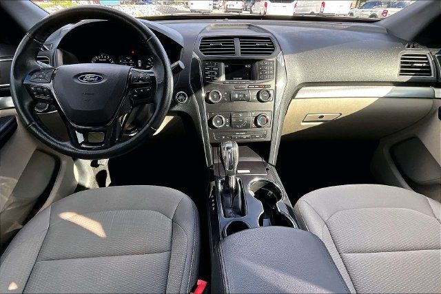 Used 2018 Ford Explorer XLT FWD image 14