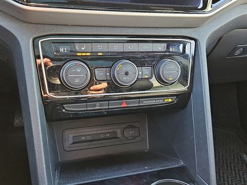 Certified 2022 Volkswagen Atlas Cross Sport SE w/ Panoramic Sunroof Package image 15