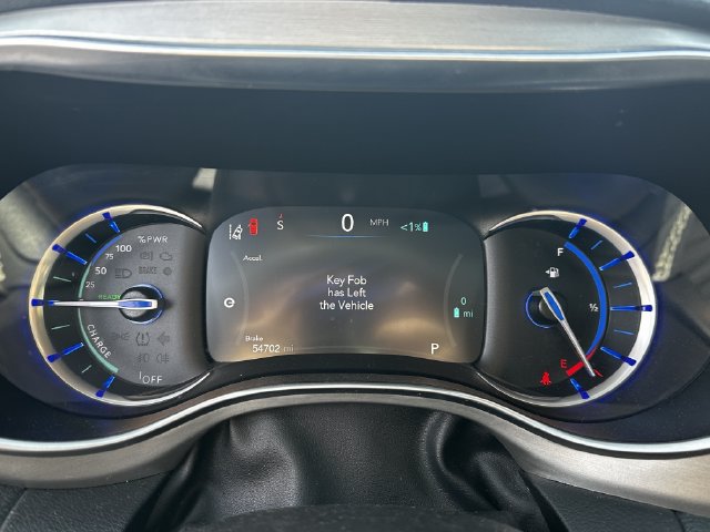 Used 2024 Chrysler Pacifica Premium FWD image 20