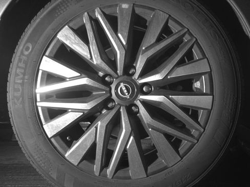 Used 2025 Nissan Altima 2.5 SV FWD image 15