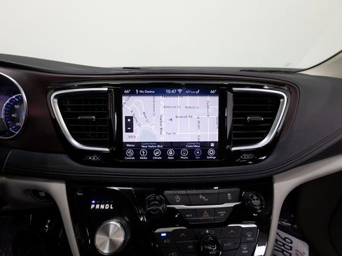 Used 2020 Chrysler Pacifica Limited image 33