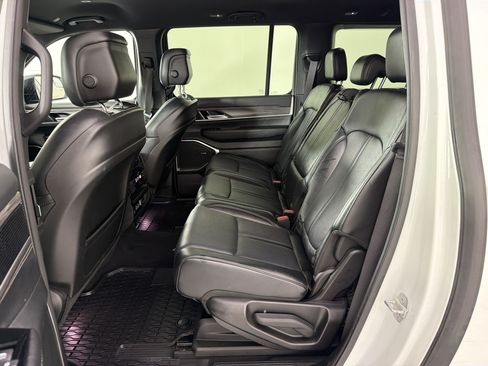 Used 2024 Jeep Wagoneer L Series II w/ Flexible Seating Group RWD image 24