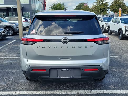 Certified 2025 Nissan Pathfinder S FWD image 6