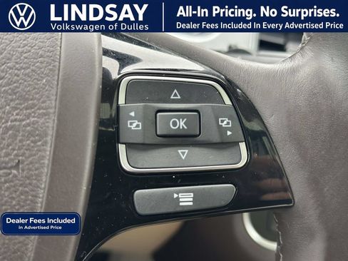Used 2016 Volkswagen Touareg Sport AWD/4WD image 21