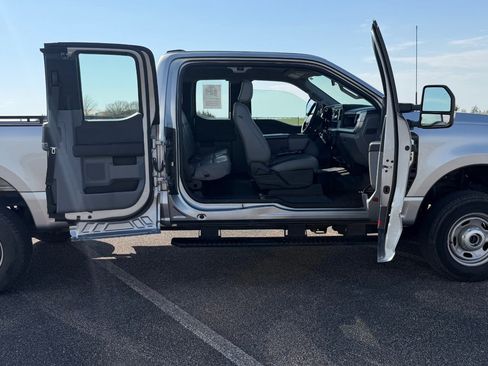 Used 2024 Ford F250 XL AWD/4WD image 26