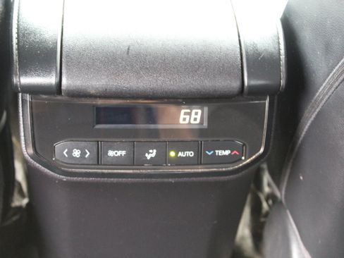 Used 2023 Toyota Highlander XSE FWD image 27