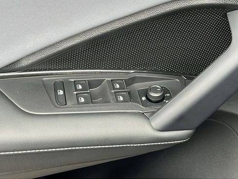 New 2026 Volkswagen Tiguan SE image 18