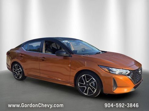 Used 2025 Nissan Sentra SR w/ SR Premium Package FWD image 8