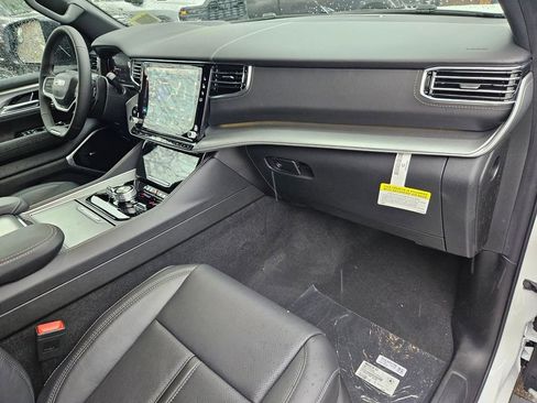 New 2026 Jeep Grand Wagoneer L Limited AWD/4WD image 18