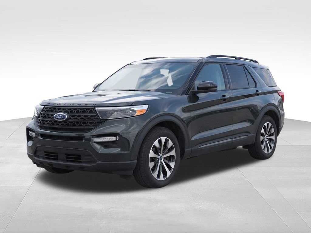 Used 2022 Ford Explorer XLT w/ Equipment Group 202A AWD/4WD image 2