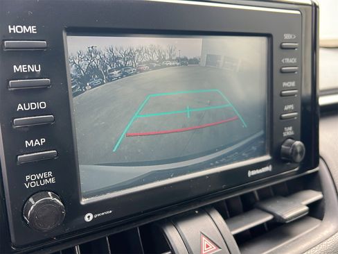 Used 2020 Toyota RAV4 LE image 19