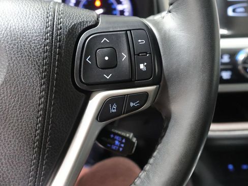 Used 2019 Toyota Highlander XLE w/ Highlander SE Package AWD/4WD image 37