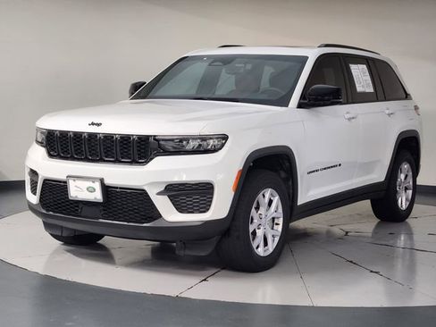 Used 2024 Jeep Grand Cherokee Altitude AWD/4WD image 1