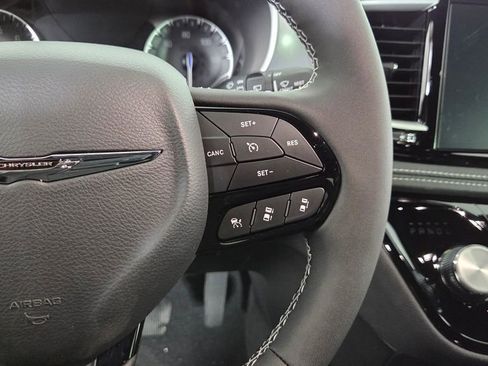 New 2026 Chrysler Pacifica Select image 18