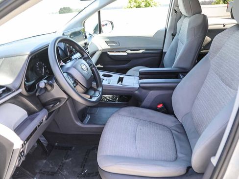 Used 2023 Toyota Sienna LE FWD image 17
