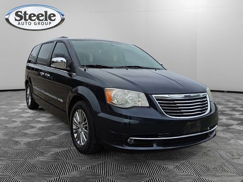 Used 2014 Chrysler Town & Country Touring-L w/ Trailer Tow Group image 7