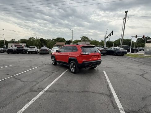 Used 2019 Jeep Cherokee Trailhawk w/ Comfort/Convenience Group AWD/4WD image 10