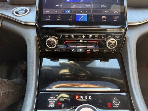 Used 2023 Jeep Grand Cherokee Overland w/ Luxury Tech Group IV image 7