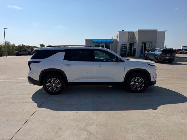 Used 2024 Chevrolet Traverse LT w/ LPO, Floor Liner Package FWD image 2