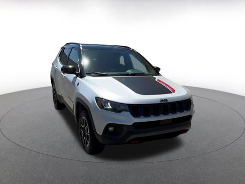 Used 2026 Jeep Compass Trailhawk AWD/4WD image 3