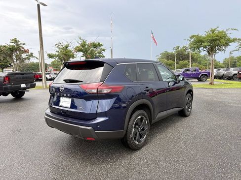 Used 2024 Nissan Rogue SV FWD image 3